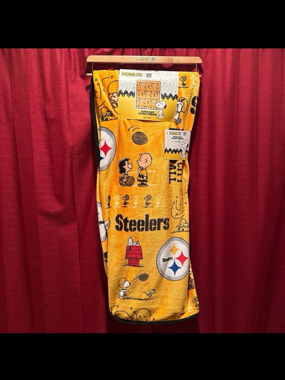NEW NFL PITTSBURGH STEELERS X PEANUTS SNOOPY BLANKET THROW PLUSH FOOTBALL VIRAL